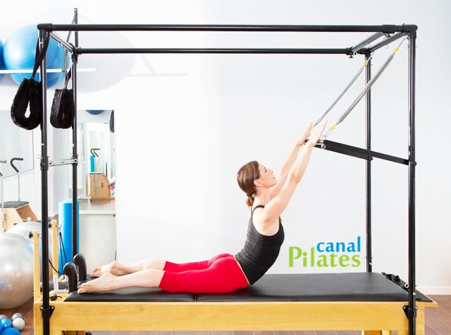 Alongamento Coluna no Cadillac Pilates