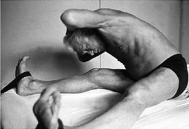 joseph pilates alongando