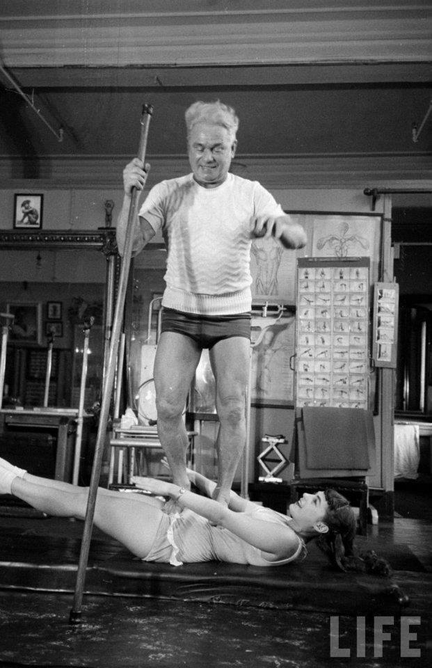 joseph pilates exercício abdomen