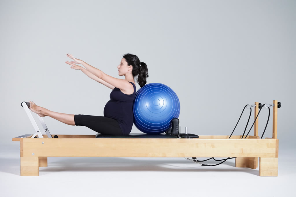 mulher-gravida-pilates-cadillac.jpg