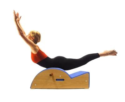 pilates step barrel alongamento